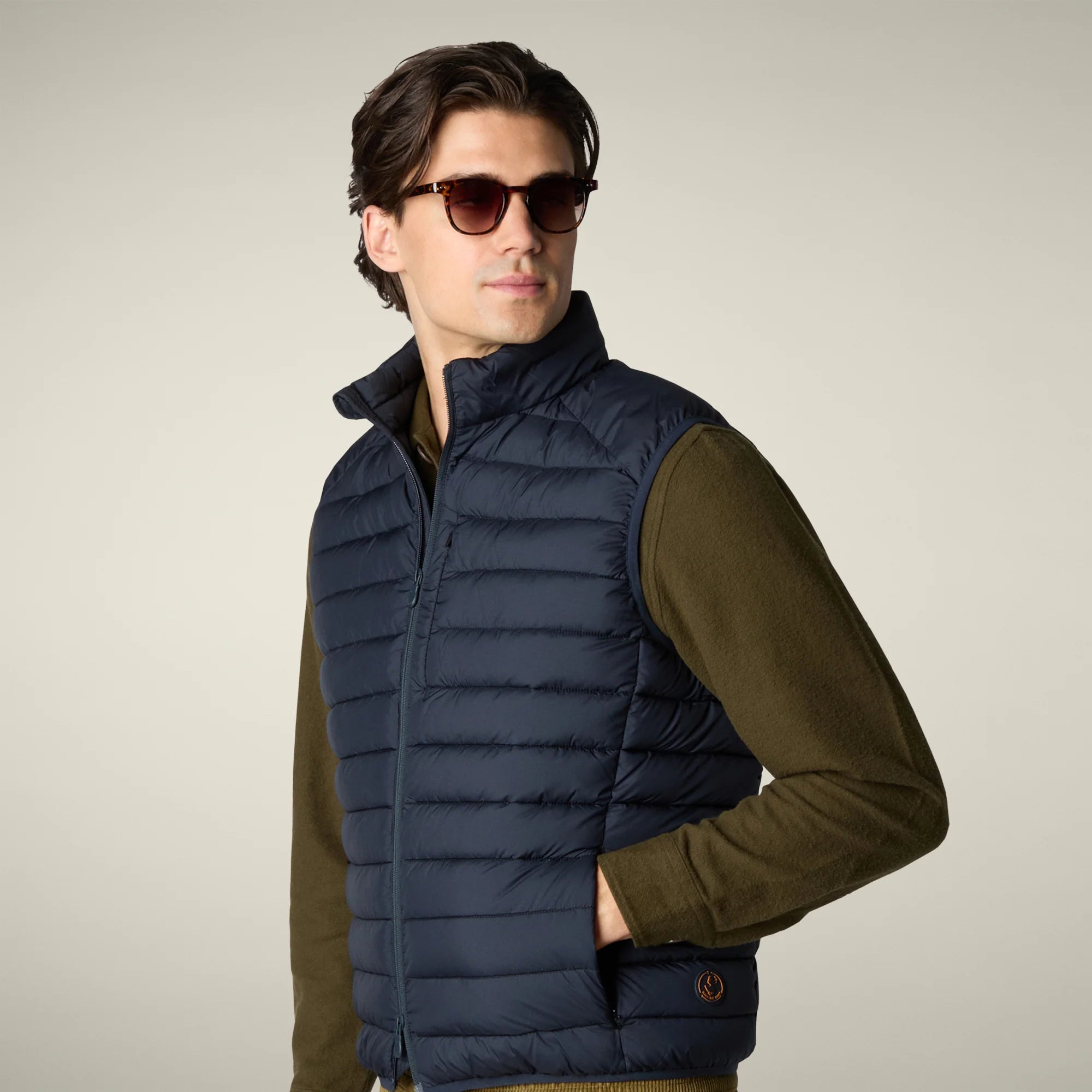 Rhus Vest M